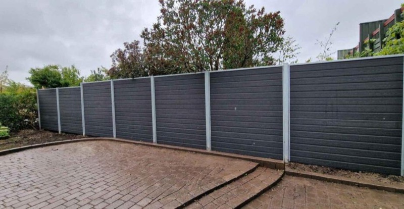 Komposithegn – monteret i have